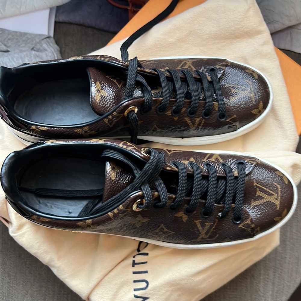 Louis Vuttion sneakers